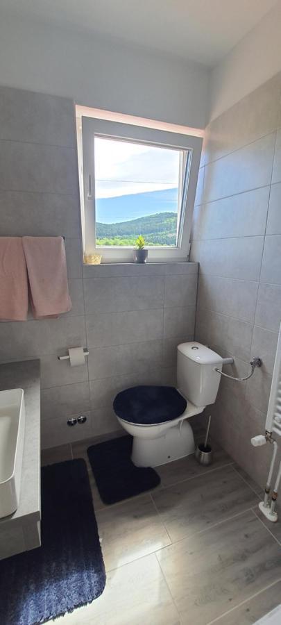 Apartmani Fenestra Tesla I Faust Otočac Exteriör bild