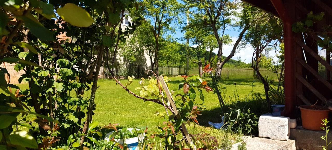 Apartmani Fenestra Tesla I Faust Otočac Exteriör bild